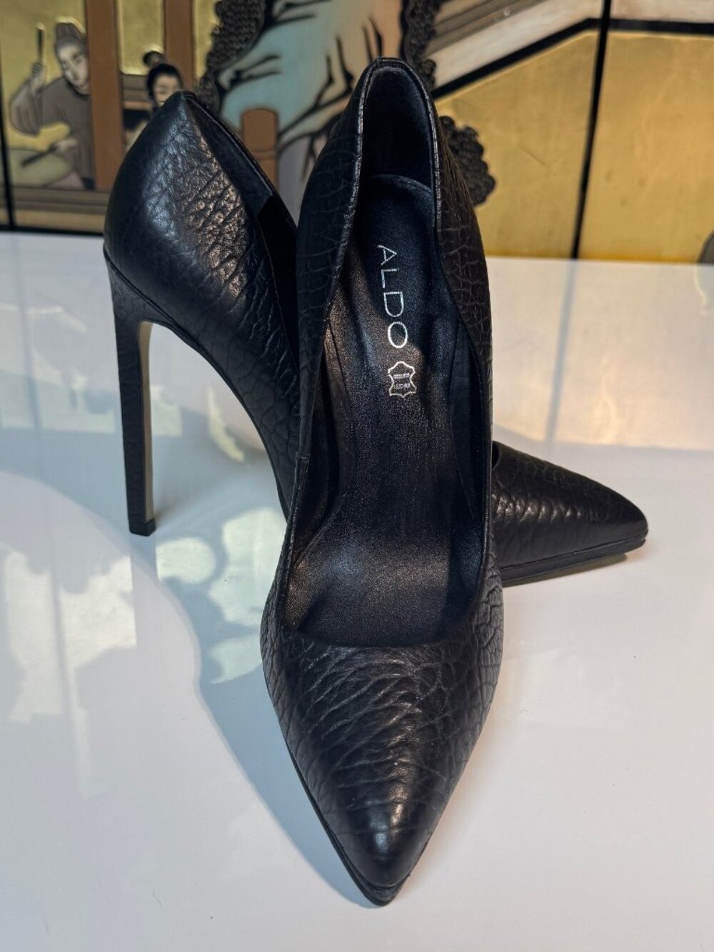 Aldo Size 9 Black Alligator Look Heel - great condition